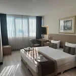 מלון Euro Plaza - Taksim Pera 4*